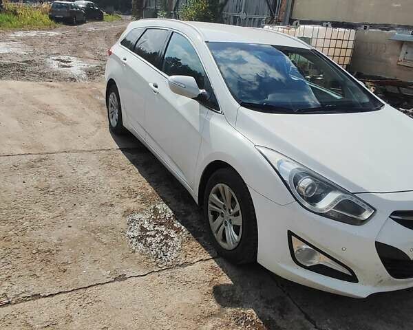 Белый Хендай и40, объемом двигателя 1.69 л и пробегом 288 тыс. км за 9500 $, фото 3 на Automoto.ua