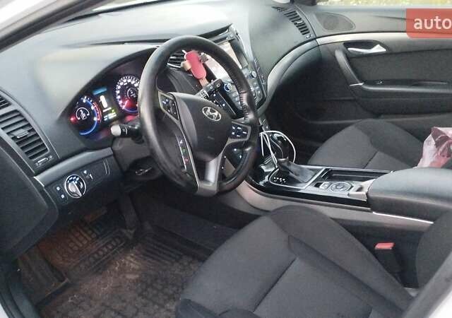 Білий Хендай і40, об'ємом двигуна 1.7 л та пробігом 184 тис. км за 11000 $, фото 7 на Automoto.ua