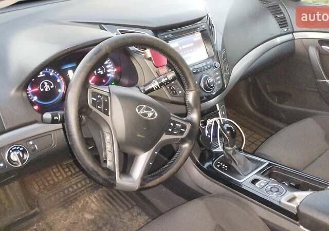 Білий Хендай і40, об'ємом двигуна 1.7 л та пробігом 184 тис. км за 11000 $, фото 8 на Automoto.ua