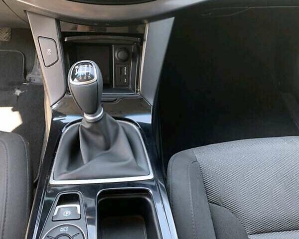 Білий Хендай і40, об'ємом двигуна 1.7 л та пробігом 185 тис. км за 10000 $, фото 13 на Automoto.ua