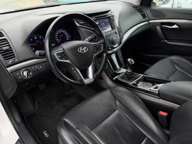 Білий Хендай і40, об'ємом двигуна 1.7 л та пробігом 104 тис. км за 8200 $, фото 12 на Automoto.ua