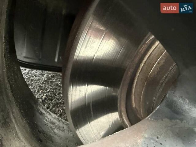 Белый Хендай и40, объемом двигателя 1.7 л и пробегом 209 тыс. км за 12500 $, фото 18 на Automoto.ua