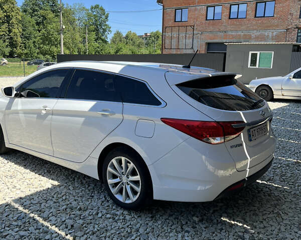 Белый Хендай и40, объемом двигателя 1.7 л и пробегом 258 тыс. км за 8999 $, фото 4 на Automoto.ua