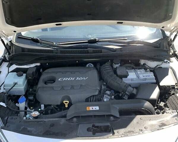 Білий Хендай і40, об'ємом двигуна 1.7 л та пробігом 185 тис. км за 10000 $, фото 10 на Automoto.ua