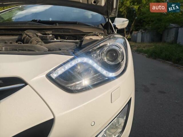 Белый Хендай и40, объемом двигателя 1.69 л и пробегом 235 тыс. км за 12900 $, фото 36 на Automoto.ua