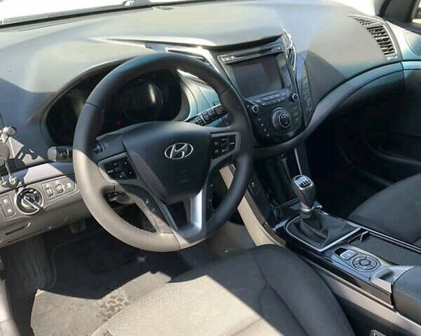 Білий Хендай і40, об'ємом двигуна 1.7 л та пробігом 185 тис. км за 10000 $, фото 14 на Automoto.ua