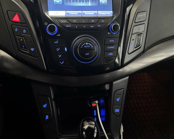 Білий Хендай і40, об'ємом двигуна 1.7 л та пробігом 228 тис. км за 9400 $, фото 7 на Automoto.ua