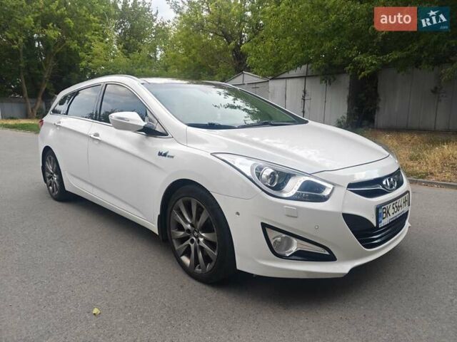 Белый Хендай и40, объемом двигателя 1.69 л и пробегом 235 тыс. км за 12900 $, фото 3 на Automoto.ua