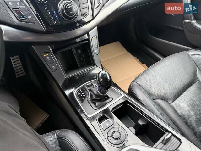 Белый Хендай и40, объемом двигателя 1.7 л и пробегом 209 тыс. км за 12500 $, фото 41 на Automoto.ua