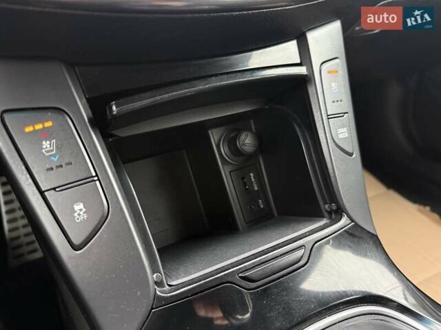 Белый Хендай и40, объемом двигателя 1.7 л и пробегом 209 тыс. км за 12500 $, фото 43 на Automoto.ua