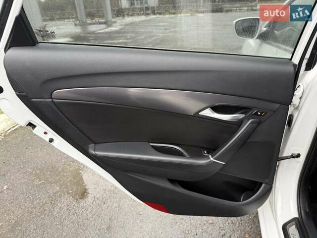 Белый Хендай и40, объемом двигателя 1.7 л и пробегом 209 тыс. км за 12500 $, фото 45 на Automoto.ua