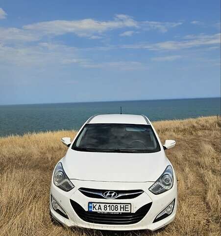 Білий Хендай і40, об'ємом двигуна 1.7 л та пробігом 185 тис. км за 10000 $, фото 6 на Automoto.ua