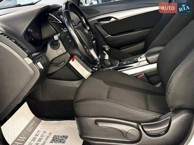 Белый Хендай и40, объемом двигателя 1.7 л и пробегом 288 тыс. км за 9300 $, фото 13 на Automoto.ua