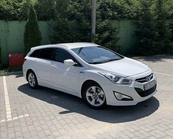 Білий Хендай і40, об'ємом двигуна 1.7 л та пробігом 185 тис. км за 10000 $, фото 18 на Automoto.ua