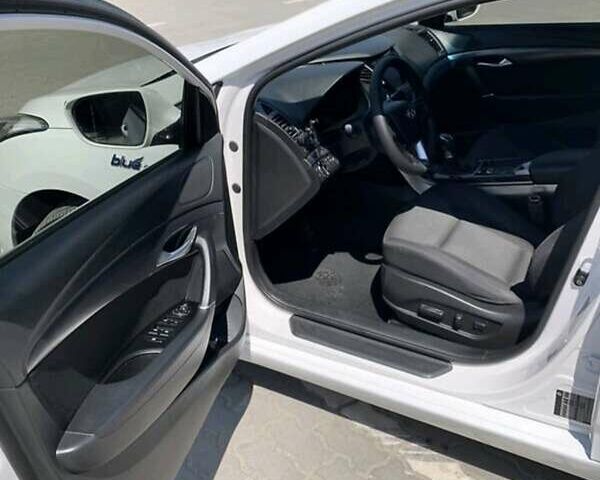 Білий Хендай і40, об'ємом двигуна 1.7 л та пробігом 185 тис. км за 10000 $, фото 15 на Automoto.ua