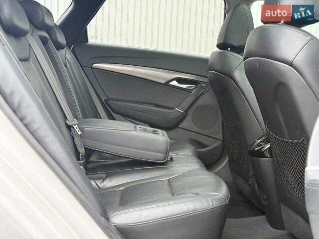 Белый Хендай и40, объемом двигателя 1.7 л и пробегом 209 тыс. км за 12500 $, фото 60 на Automoto.ua