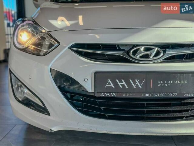 Белый Хендай и40, объемом двигателя 1.7 л и пробегом 288 тыс. км за 9300 $, фото 2 на Automoto.ua