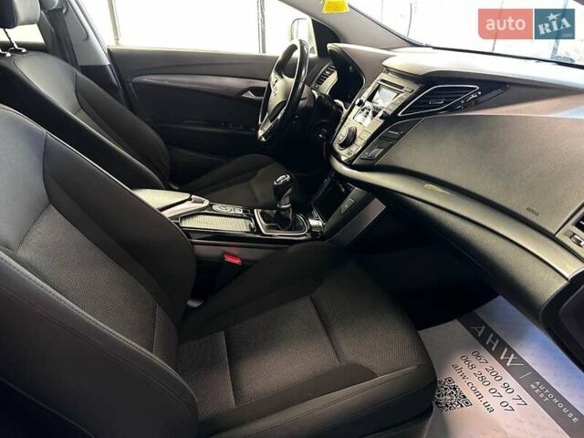 Белый Хендай и40, объемом двигателя 1.7 л и пробегом 288 тыс. км за 9300 $, фото 28 на Automoto.ua