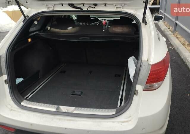 Білий Хендай і40, об'ємом двигуна 1.7 л та пробігом 184 тис. км за 11000 $, фото 5 на Automoto.ua