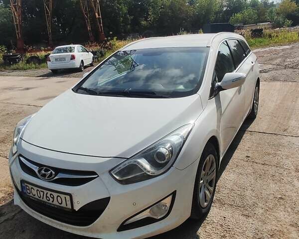 Белый Хендай и40, объемом двигателя 1.69 л и пробегом 288 тыс. км за 9500 $, фото 1 на Automoto.ua