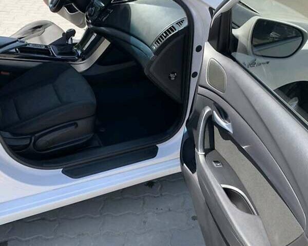 Білий Хендай і40, об'ємом двигуна 1.7 л та пробігом 185 тис. км за 10000 $, фото 5 на Automoto.ua