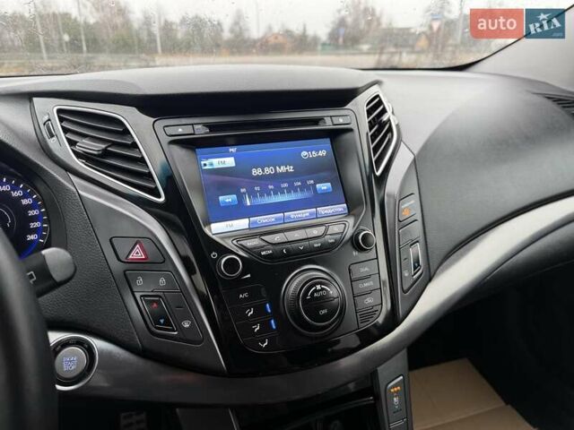 Белый Хендай и40, объемом двигателя 1.7 л и пробегом 209 тыс. км за 12500 $, фото 40 на Automoto.ua