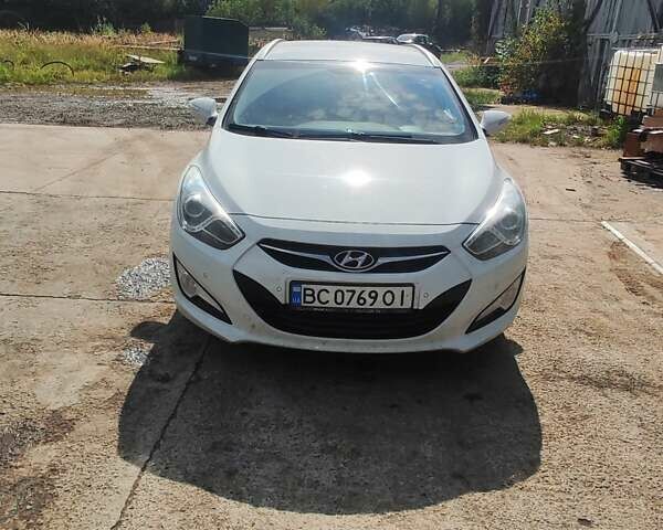 Белый Хендай и40, объемом двигателя 1.69 л и пробегом 288 тыс. км за 9500 $, фото 4 на Automoto.ua