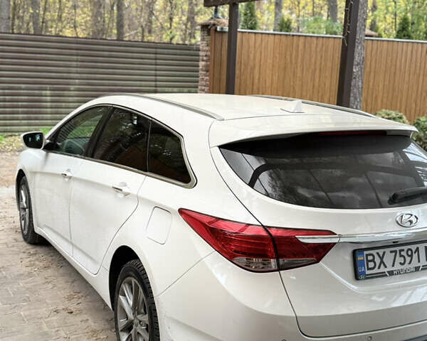 Білий Хендай і40, об'ємом двигуна 1.7 л та пробігом 228 тис. км за 9400 $, фото 4 на Automoto.ua