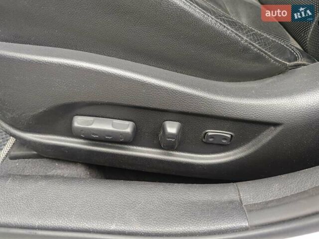 Белый Хендай и40, объемом двигателя 1.69 л и пробегом 235 тыс. км за 12900 $, фото 33 на Automoto.ua
