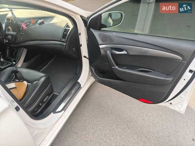 Белый Хендай и40, объемом двигателя 1.69 л и пробегом 235 тыс. км за 12900 $, фото 26 на Automoto.ua