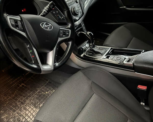 Білий Хендай і40, об'ємом двигуна 1.7 л та пробігом 228 тис. км за 9400 $, фото 6 на Automoto.ua