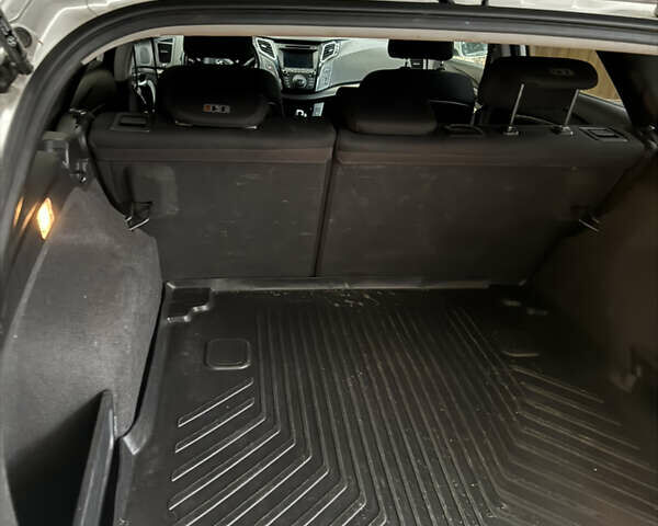 Білий Хендай і40, об'ємом двигуна 1.7 л та пробігом 228 тис. км за 9400 $, фото 5 на Automoto.ua