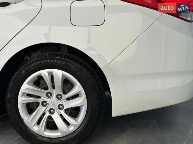 Белый Хендай и40, объемом двигателя 1.7 л и пробегом 288 тыс. км за 9300 $, фото 6 на Automoto.ua