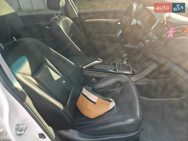 Белый Хендай и40, объемом двигателя 1.69 л и пробегом 235 тыс. км за 12900 $, фото 29 на Automoto.ua