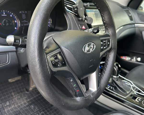 Белый Хендай и40, объемом двигателя 1.7 л и пробегом 190 тыс. км за 9200 $, фото 16 на Automoto.ua