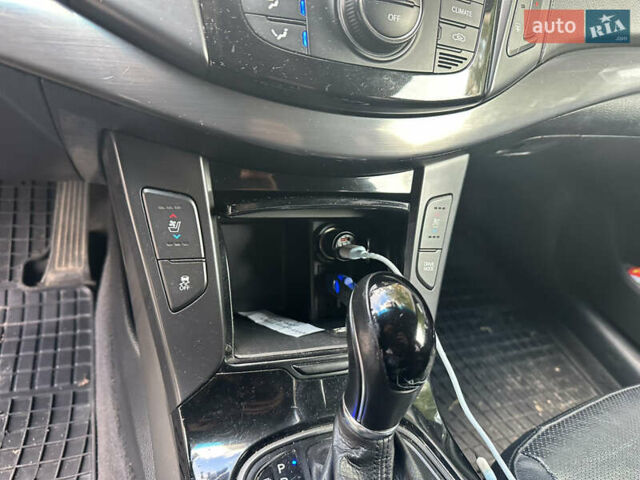 Белый Хендай и40, объемом двигателя 1.7 л и пробегом 190 тыс. км за 8900 $, фото 31 на Automoto.ua