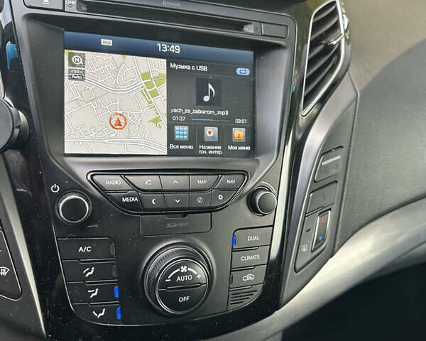 Белый Хендай и40, объемом двигателя 1.7 л и пробегом 190 тыс. км за 9200 $, фото 10 на Automoto.ua