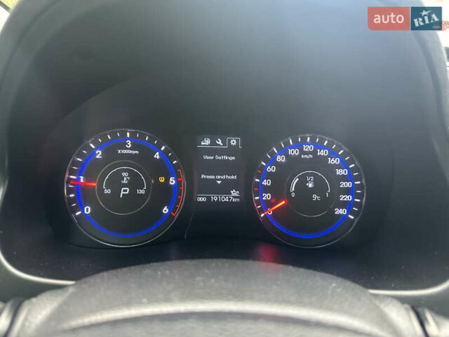 Белый Хендай и40, объемом двигателя 1.7 л и пробегом 190 тыс. км за 9000 $, фото 6 на Automoto.ua