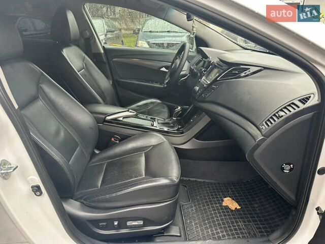 Белый Хендай и40, объемом двигателя 1.7 л и пробегом 190 тыс. км за 9000 $, фото 32 на Automoto.ua