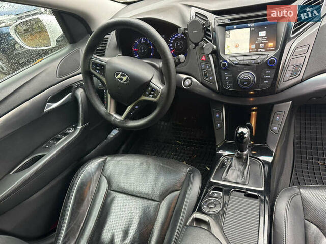 Белый Хендай и40, объемом двигателя 1.7 л и пробегом 190 тыс. км за 8900 $, фото 15 на Automoto.ua