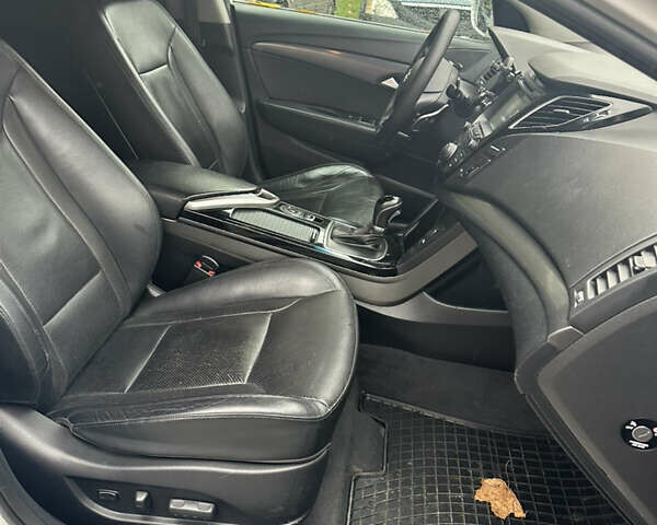 Белый Хендай и40, объемом двигателя 1.7 л и пробегом 190 тыс. км за 8900 $, фото 16 на Automoto.ua