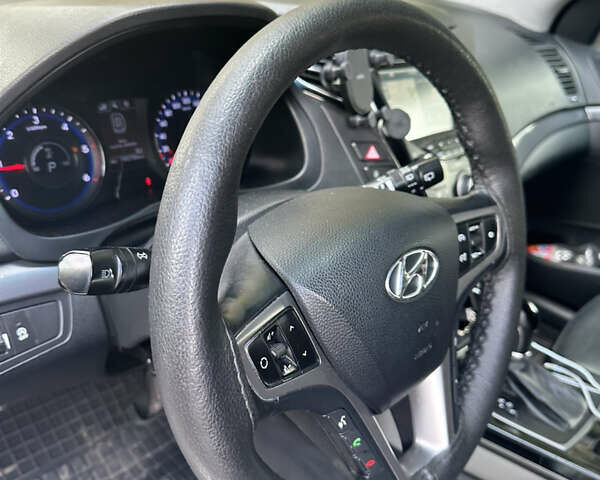 Белый Хендай и40, объемом двигателя 1.7 л и пробегом 190 тыс. км за 9200 $, фото 18 на Automoto.ua