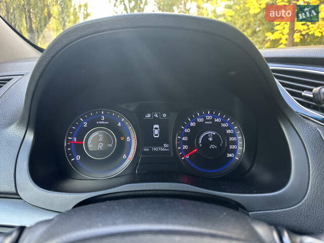 Белый Хендай и40, объемом двигателя 1.7 л и пробегом 190 тыс. км за 9200 $, фото 8 на Automoto.ua