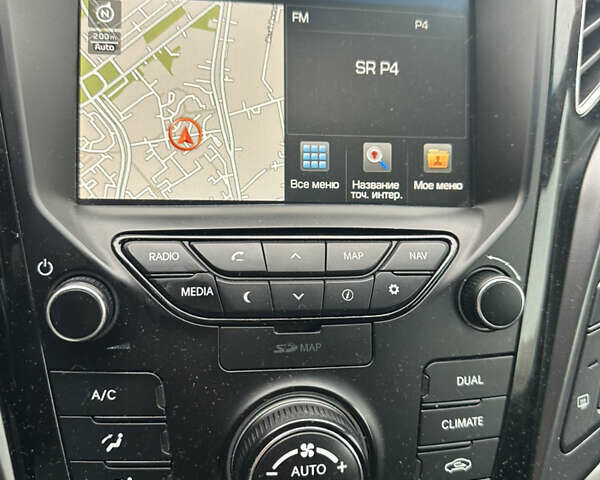 Белый Хендай и40, объемом двигателя 1.7 л и пробегом 190 тыс. км за 8900 $, фото 12 на Automoto.ua