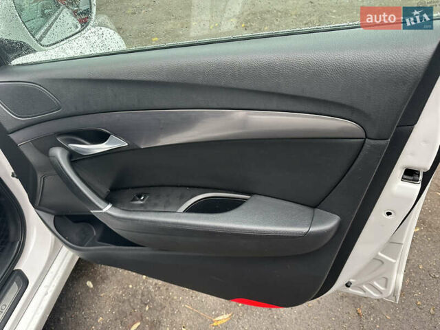 Белый Хендай и40, объемом двигателя 1.7 л и пробегом 190 тыс. км за 8900 $, фото 14 на Automoto.ua