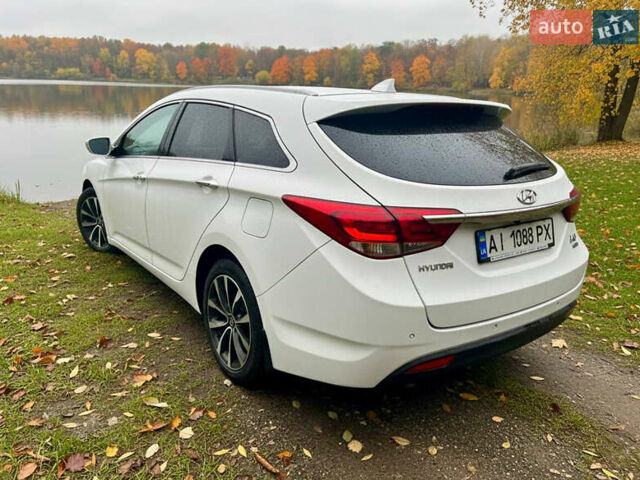 Белый Хендай и40, объемом двигателя 1.7 л и пробегом 191 тыс. км за 8111 $, фото 4 на Automoto.ua