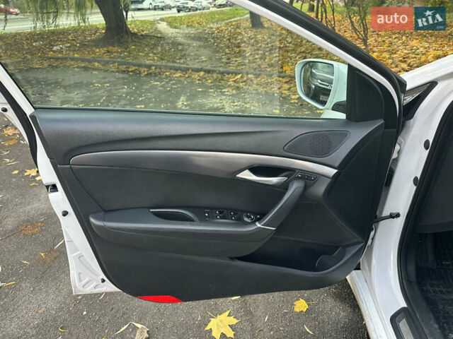 Білий Хендай і40, об'ємом двигуна 1.7 л та пробігом 190 тис. км за 8800 $, фото 38 на Automoto.ua