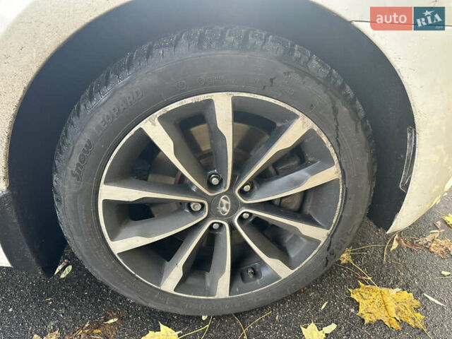 Белый Хендай и40, объемом двигателя 1.7 л и пробегом 190 тыс. км за 8999 $, фото 29 на Automoto.ua