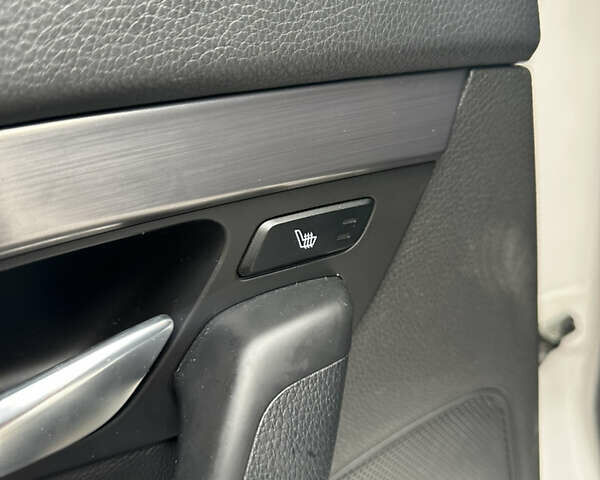 Белый Хендай и40, объемом двигателя 1.7 л и пробегом 190 тыс. км за 8900 $, фото 20 на Automoto.ua