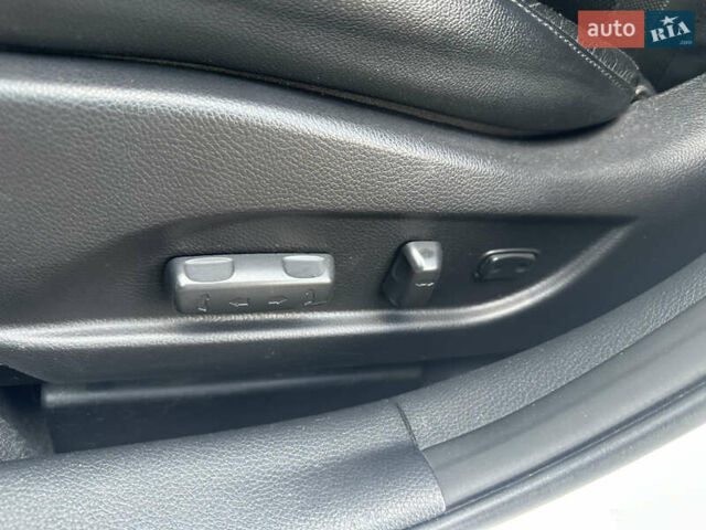 Белый Хендай и40, объемом двигателя 1.7 л и пробегом 190 тыс. км за 8999 $, фото 18 на Automoto.ua